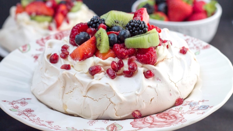 Торт без выпечки: лимон и безе