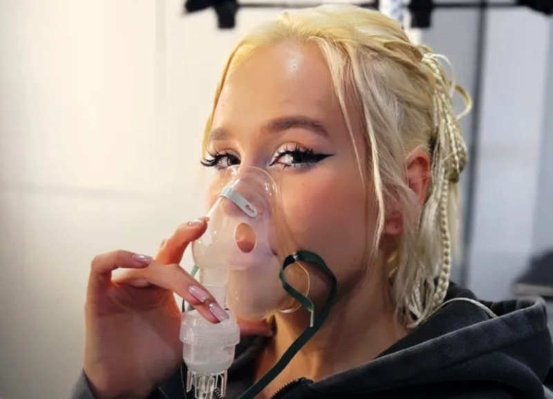 Клава Кока вызвала скорую помощь и не забыла про гламурное селфи Клава Кока вызвала скорую помощь и не забыла про гламурное селфи