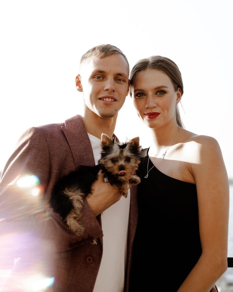 Антон Бородачев с девушкой  ‌