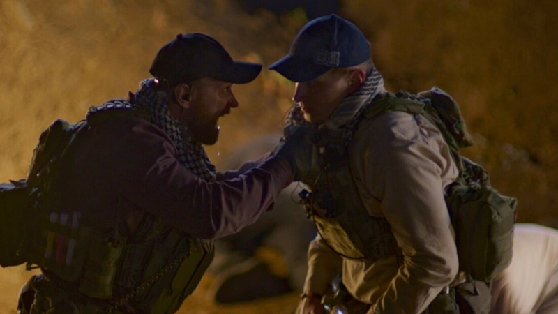 Шеховцов (Евгений Шириков) и Сергей (Антон Вохмин) в сериале «Глаз пустыни» / Фото: Кинориум
