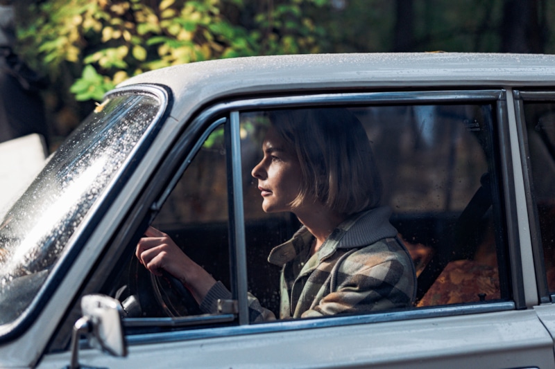 Дарья Урсуляк в образе Светланы в сериале «ГДР» / Фото: Кинориум