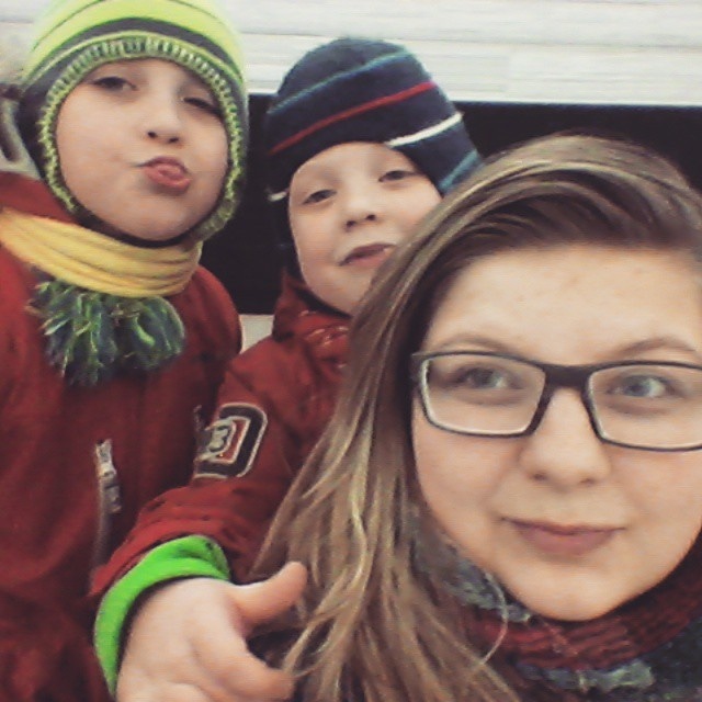 Дарья Трошина с братьями