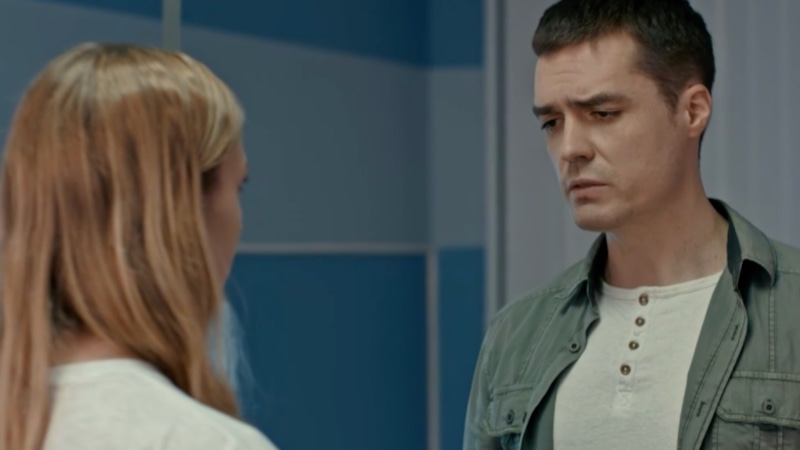 Алена (Лариса Кулакова) и Сергей (Игорь Стам) / Фото: Кадр из сериала «Спецбат» Алена (Лариса Кулакова) и Сергей (Игорь Стам) / Фото: Кадр из сериала «Спецбат»