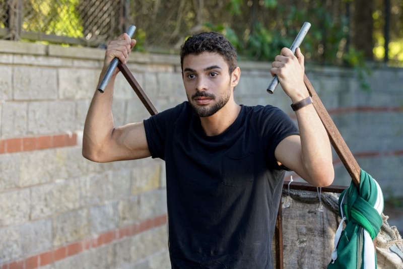 Халит Озгюр Сары в образе Ямана в сериале «Дикий» / Фото: Кинориум