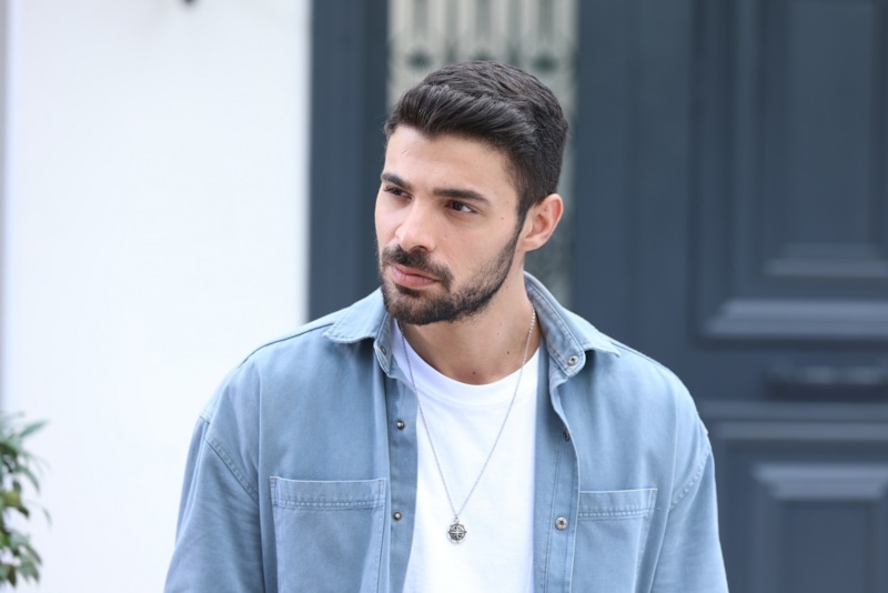 Халит Озгюр Сары в образе Ямана в сериале «Дикий» / Фото: Кинориум