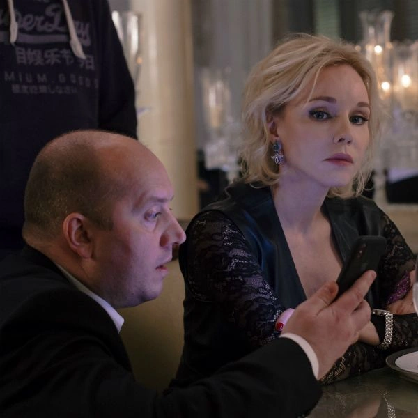 Сергей Бурунов и Марина Зудина в сериале «Содержанки» Сергей Бурунов и Марина Зудина в сериале «Содержанки»