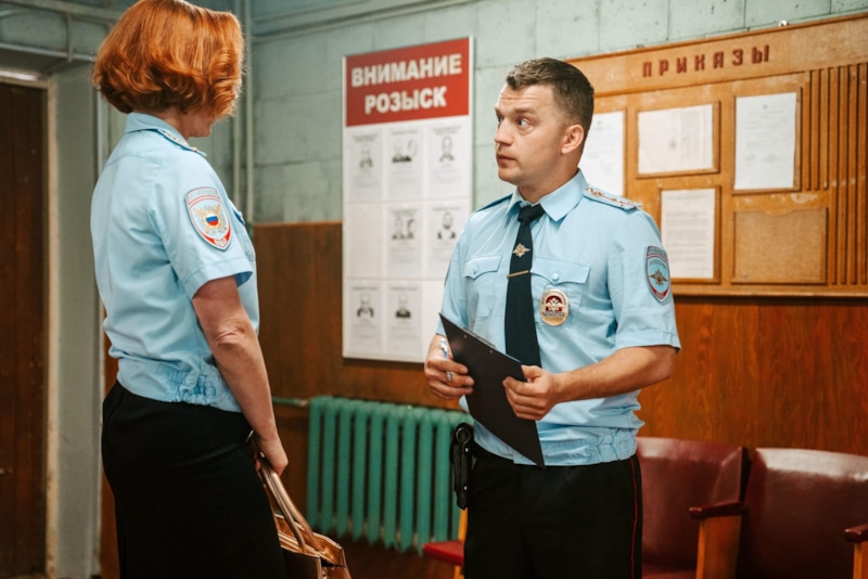 Куценко (Алексей Демидов) и Наталья (Екатерина Стулова) в сериале «Инспектор Гаврилов» / Фото: Кино-Театр.РУ