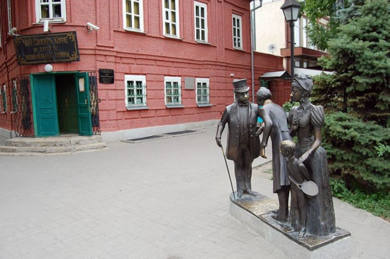 Скульптура «Толстый и тонкий»