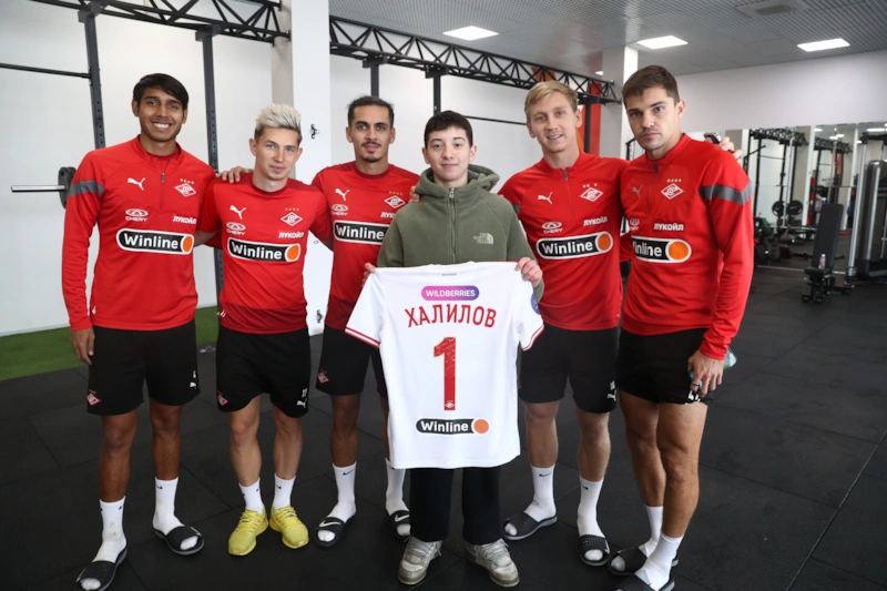 Ислам Халилов с командой «Спартака» Ислам Халилов с командой «Спартака»