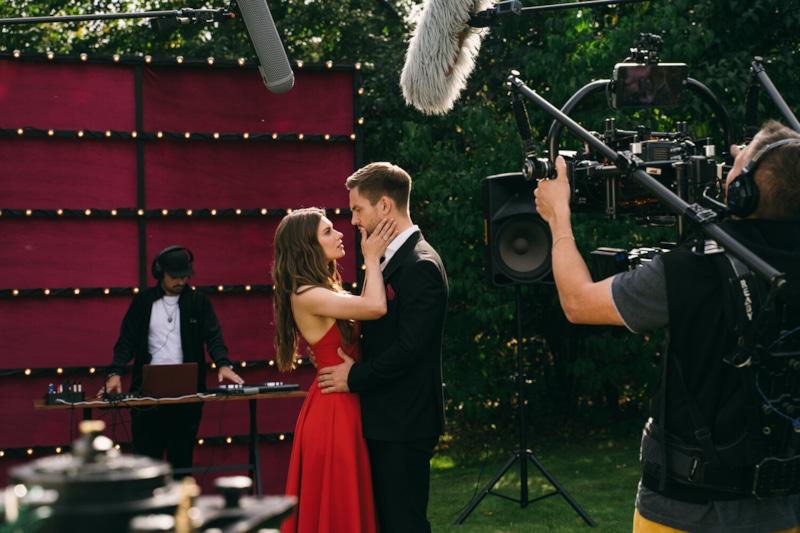 Саша (Лиана Гриба) и Сергей (Никита Волков) в сериале «Постучись в мою дверь в Москве» / Фото: Кинориум