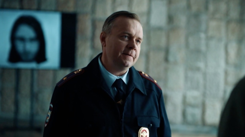 Павел Григорьев в образе Шабаркина / Фото: Кадр из сериала «Такси под прикрытием»