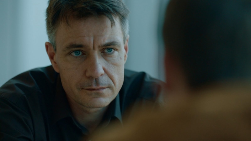 Кирилл Гребенщиков в образе Васецкого в сериале «Такси под прикрытием» / Фото: Кино-Театр.ру