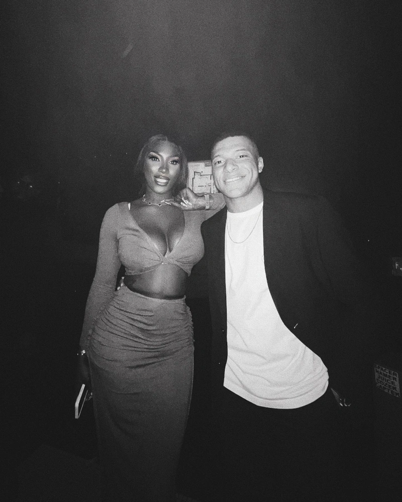 Ая Накамура и Килиан Мбаппе Ая Накамура и Килиан Мбаппе