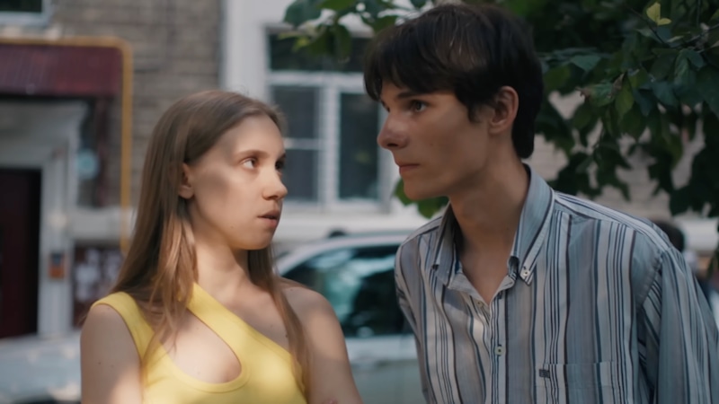 Лера (Алена Новицкая) и Сережа (Александр Трачевский) / Фото: Кадр из сериала «Детектив на все руки»