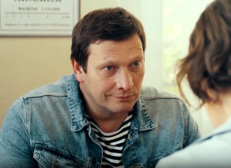 Олег Андреев в образе Федора в сериале «Загляни ему в голову» / Фото: Кино-Театр.ру