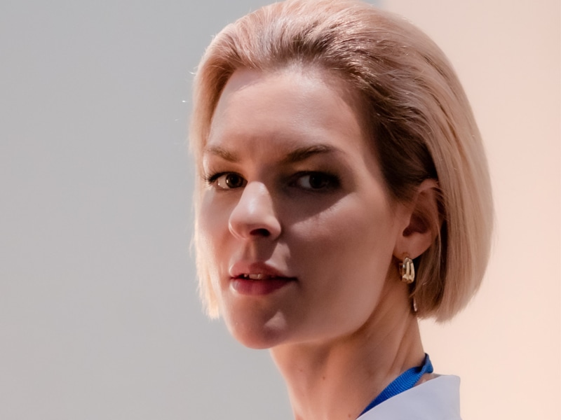 Дарья Урсуляк в образе Драповой в сериале «Загляни ему в голову» / Фото: Кинориум