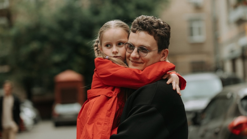 Арина (Полина Айтнутдинова) и Вениамин (Филипп Бледный) в сериале «Папины дочки. Новые» / Фото: Кино Mail.ru