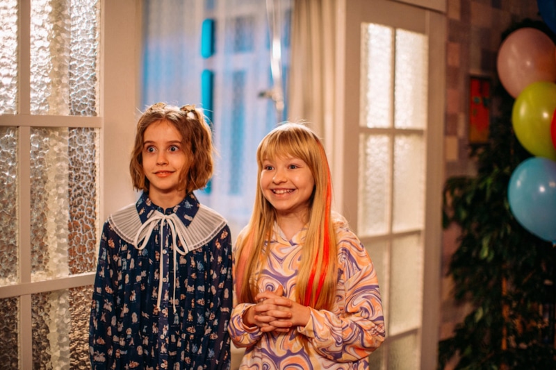 Диана (Ева Смирнова) и Лиза (Виталия Корниенко) в сериале «Папины дочки. Новые» / Фото: Кино Mail.ru