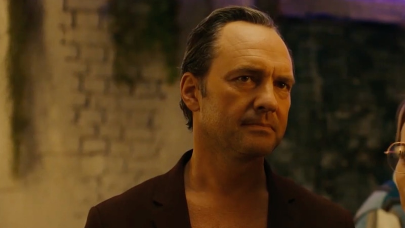 Виктор Васильев в образе Романа / Фото: Кадр из сериала «Киберпапа»