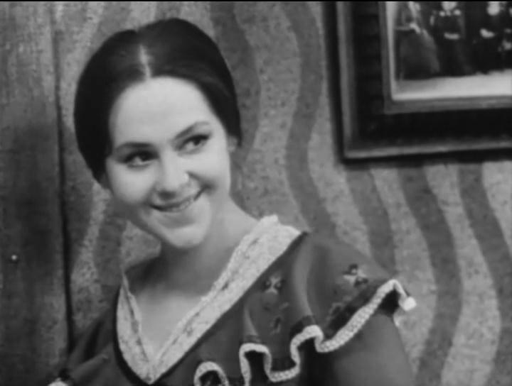 Ёла Санько в фильме «Бедность не порок»