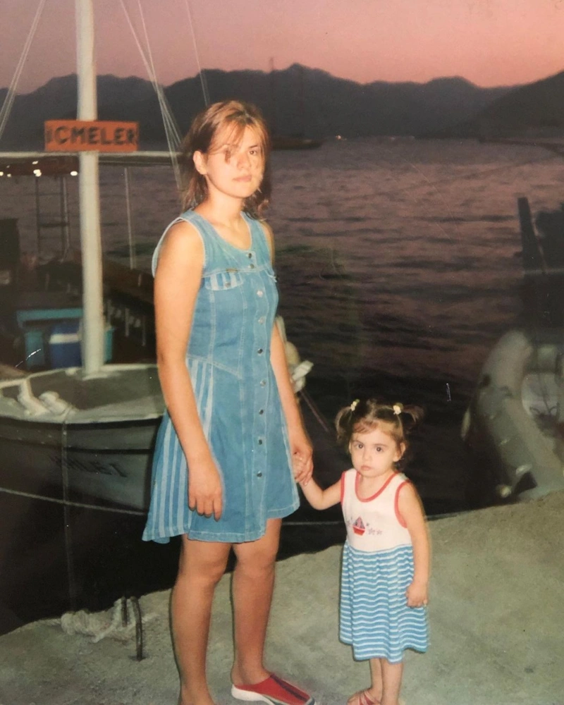 Селин Тюркмен и Седа Тюркмен Селин Тюркмен и Седа Тюркмен