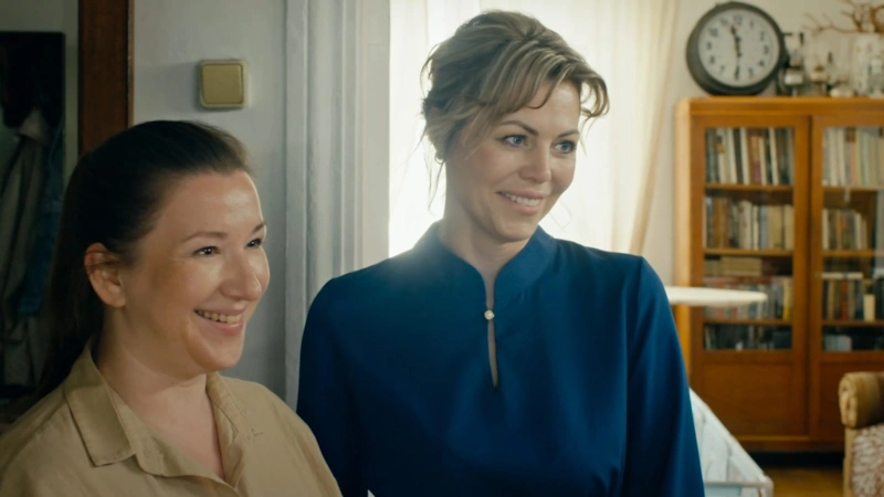 Наталья (Светлана Тимофеева-Летуновская) и Тоня (Елена Муравьева) в сериале «Некрасивая подружка» / Фото: Кино-Театр.ру