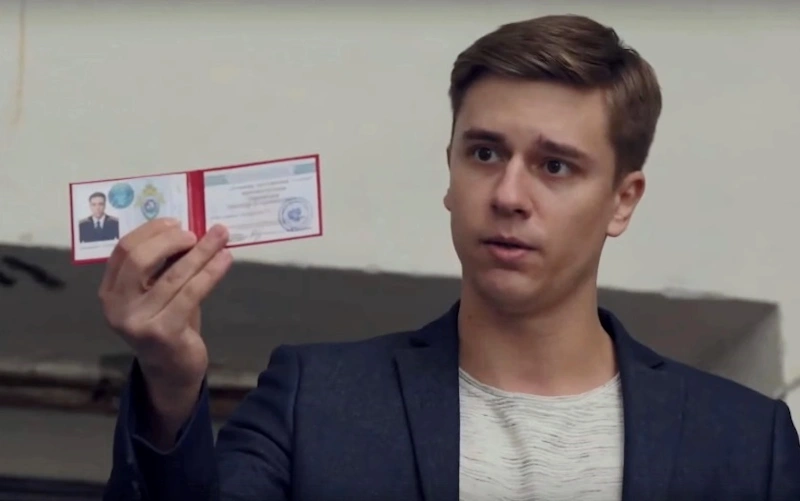 Виталий Сазонов в образе Николая в сериале «Некрасивая подружка» / Фото: Кино-Театр.ру