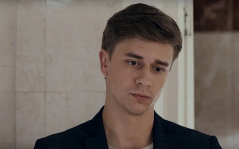 Виталий Сазонов в образе Николая в сериале «Некрасивая подружка» / Фото: Кино-Театр.ру