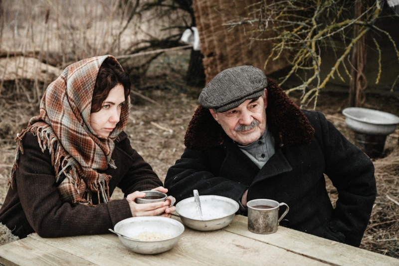 Светлана (Екатерина Климова) и Федоренко (Александр Панкратов-Черный) в сериале «По законам военного времени» / Фото: Кинопоиск