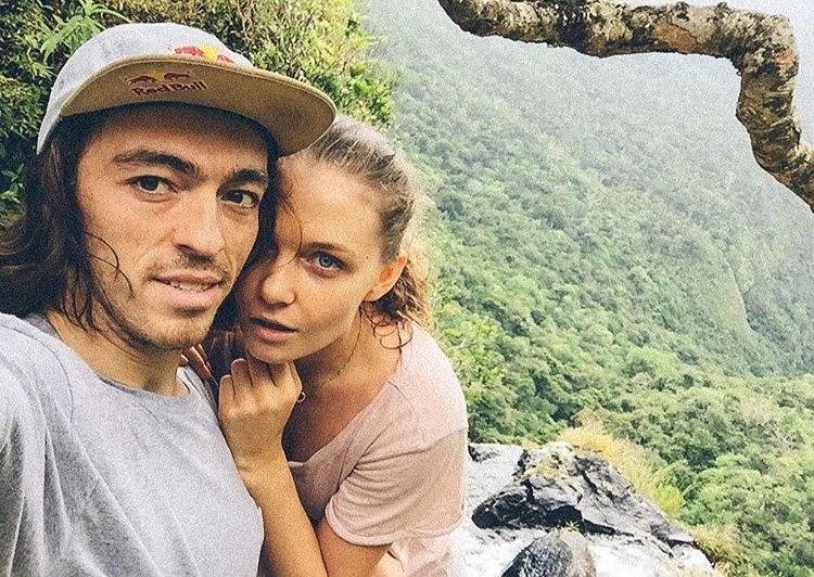 Никита Мартьянов с женой