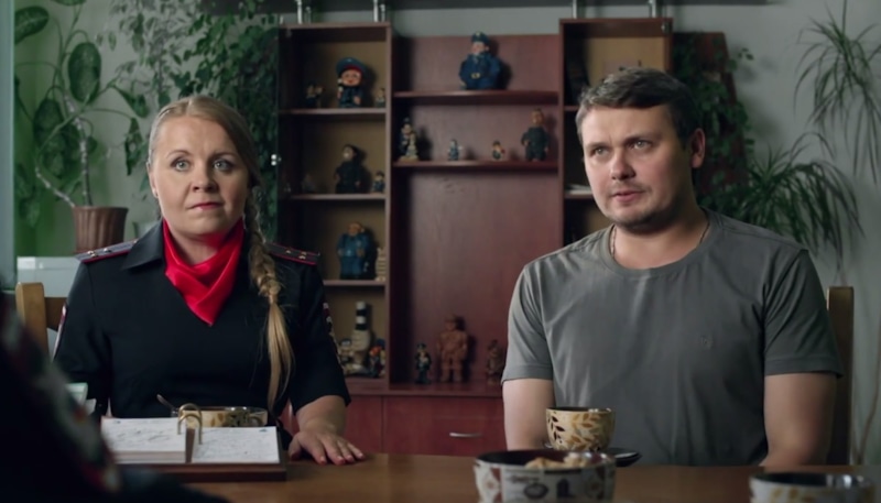 Бутко (Николай Иванов) и Мила (Елена Дубровская) в сериале «Нераскрытый талант» / Фото: Кинориум