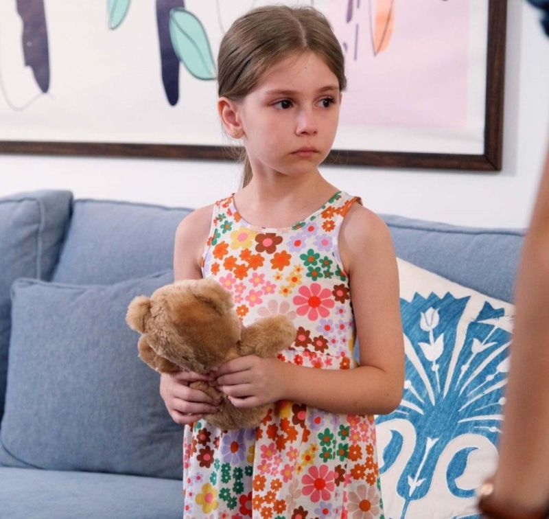 Азра Аксу в сериале «Лучик света» Азра Аксу в сериале «Лучик света»