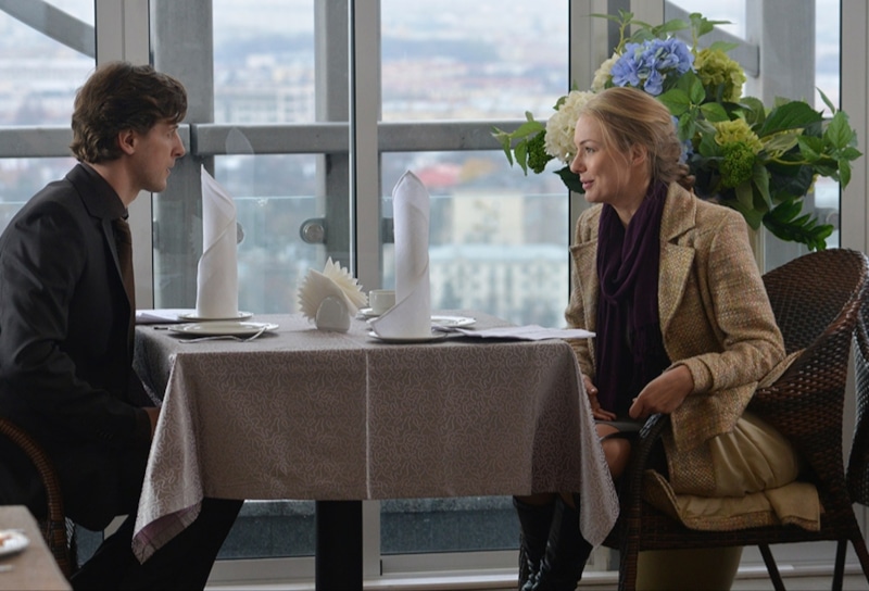 Елена Аросьева и Алексей Гиммельрейх в сериале «Под дождем не видно слез»