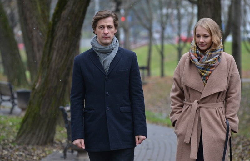 Елена Аросьева и Алексей Гиммельрейх в сериале «Под дождем не видно слез»