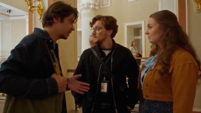 Натаха (Мария Николаева, Илья (Федор Федотов), Вадик (Александр Золотовицкий) / Фото: Кадр из сериала «Все ОК»