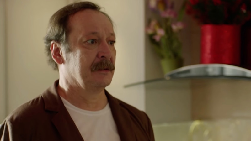 Владислав Ветров в образе Петра / Фото: Кадр из сериала «Неукротимая Неупокоева»