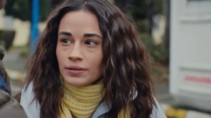 Суде Зюлал Гюлер в роли Йешиль / Фото: Кадр из сериала «Одна любовь»