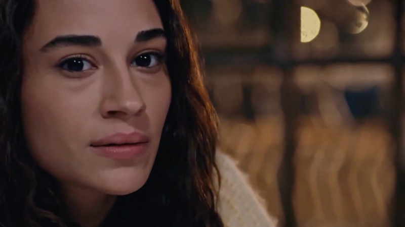 Суде Зюлал Гюлер в образе Йешиль / Фото: Кадр из сериала «Одна любовь»