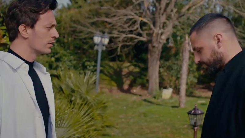 Туфан (Экин Мерт Даймаз) и Ясин (Фейяз Шерифоглу) / Фото: Кадр из сериала «Одна любовь»