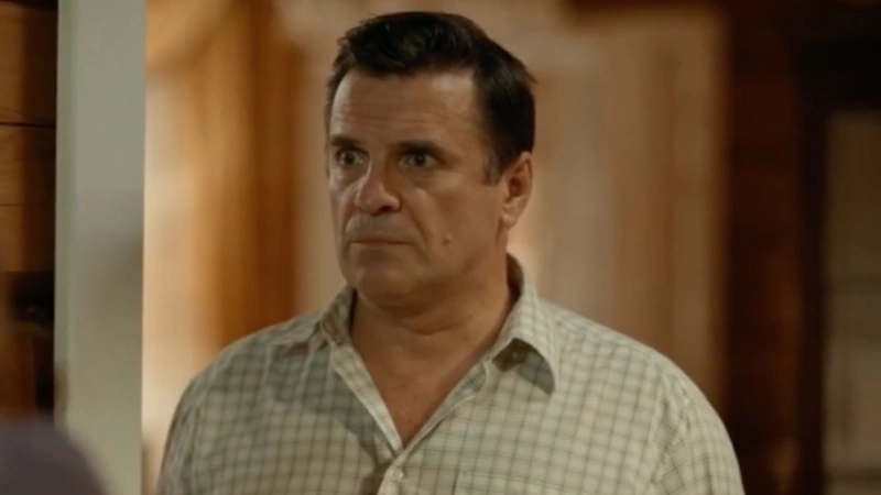 Сергей Астахов в образе Георгия / Фото: Кадр из сериала «Семейные призраки»