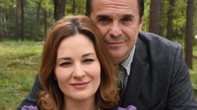 Георгий (Сергей Астахов) и Лида (Нина Гогаева) в сериале «Семейные призраки» / Фото: Кино-Театр.ру