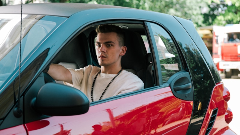 Даниил Киселев в образе Дэна в сериале «Разрешите обратиться» / Фото: Кинориум