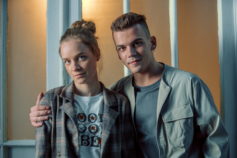 Лена (Анна Завтур) и Дэн (Даниил Киселев) в сериале «Разрешите обратиться» / Фото: Кинориум