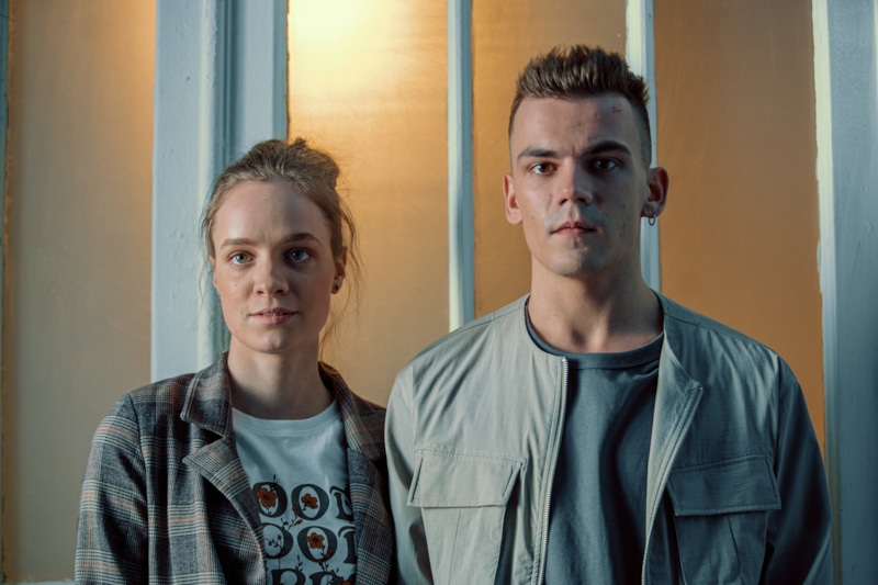 Дэн (Даниил Киселев) и Лена (Анна Завтур) в сериале «Разрешите обратиться» / Фото: Кинориум