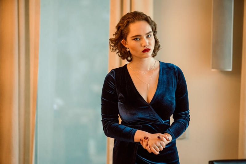 Александра Киселева в роли Вари в сериале «Разрешите обратиться» / Фото: Кинориум