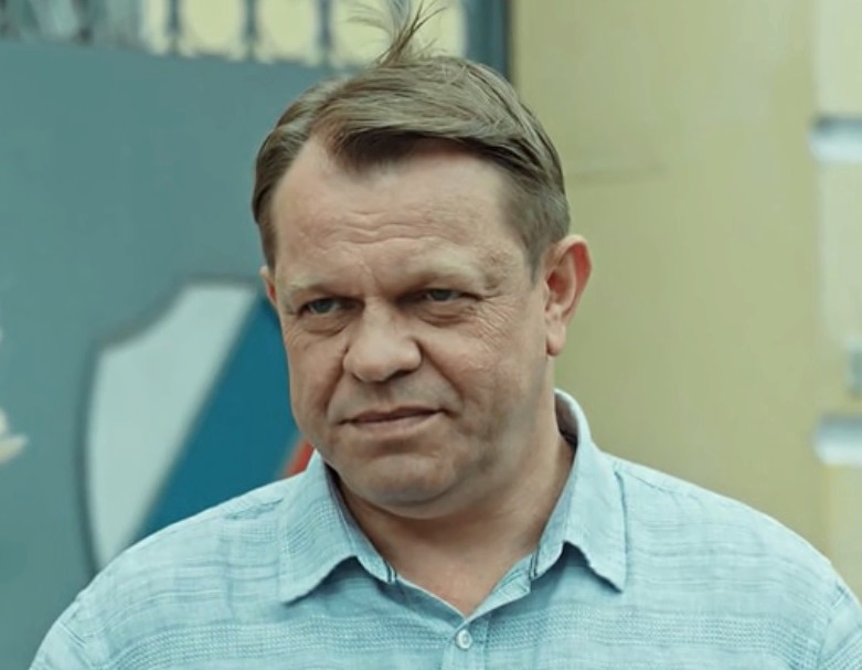 Алексей Байдаков в образе Бухтового в сериале «Дельфин» / Фото: Кинориум