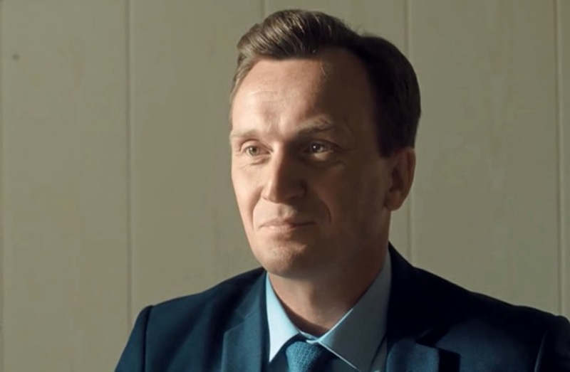 Денис Старков в образе Весловича в сериале «Дельфин» / Фото: Кино-Театр.ру