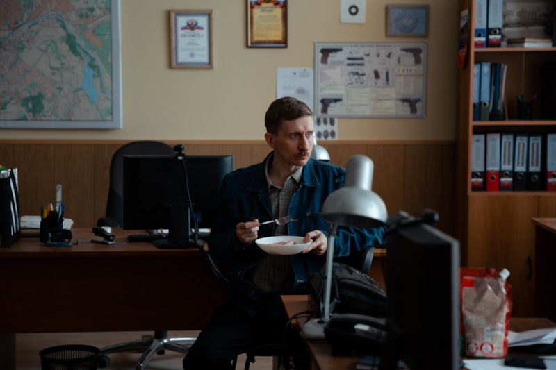 Степан Абрамов в образе Долбунова в сериале «Емеля» / Фото: Кинориум