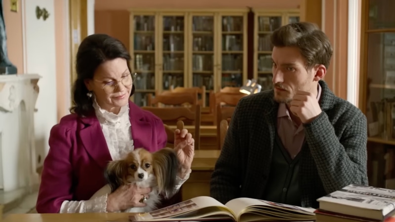 Олимпиада (Ирина Чериченко) и Талич (Виктор Михайлов) / Фото: Кадр из сериала «Абонемент на расследование»