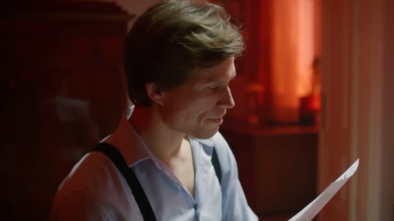 Антон Егоров в образе Кронаса / Фото: Кадр из сериала «Абонемент на расследование»